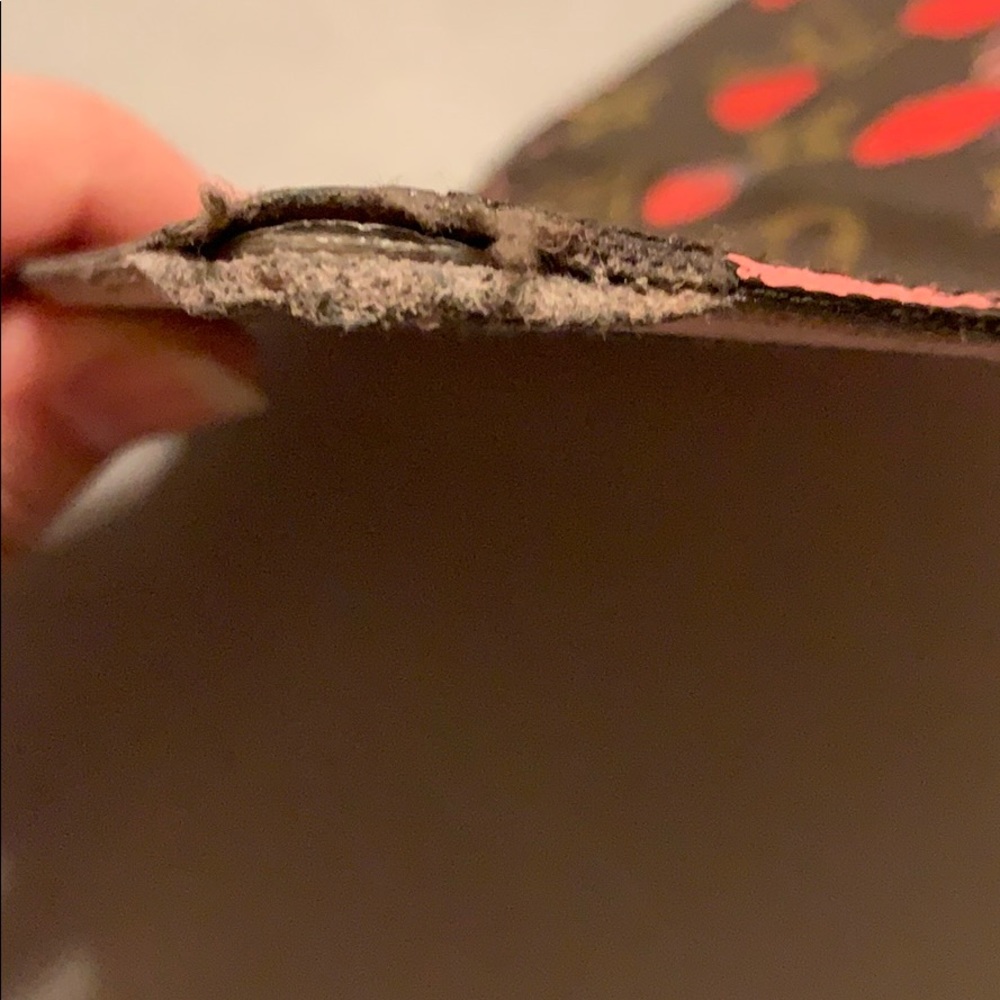 Authentic Louis Vuitton phone case - Picture 3 of 8